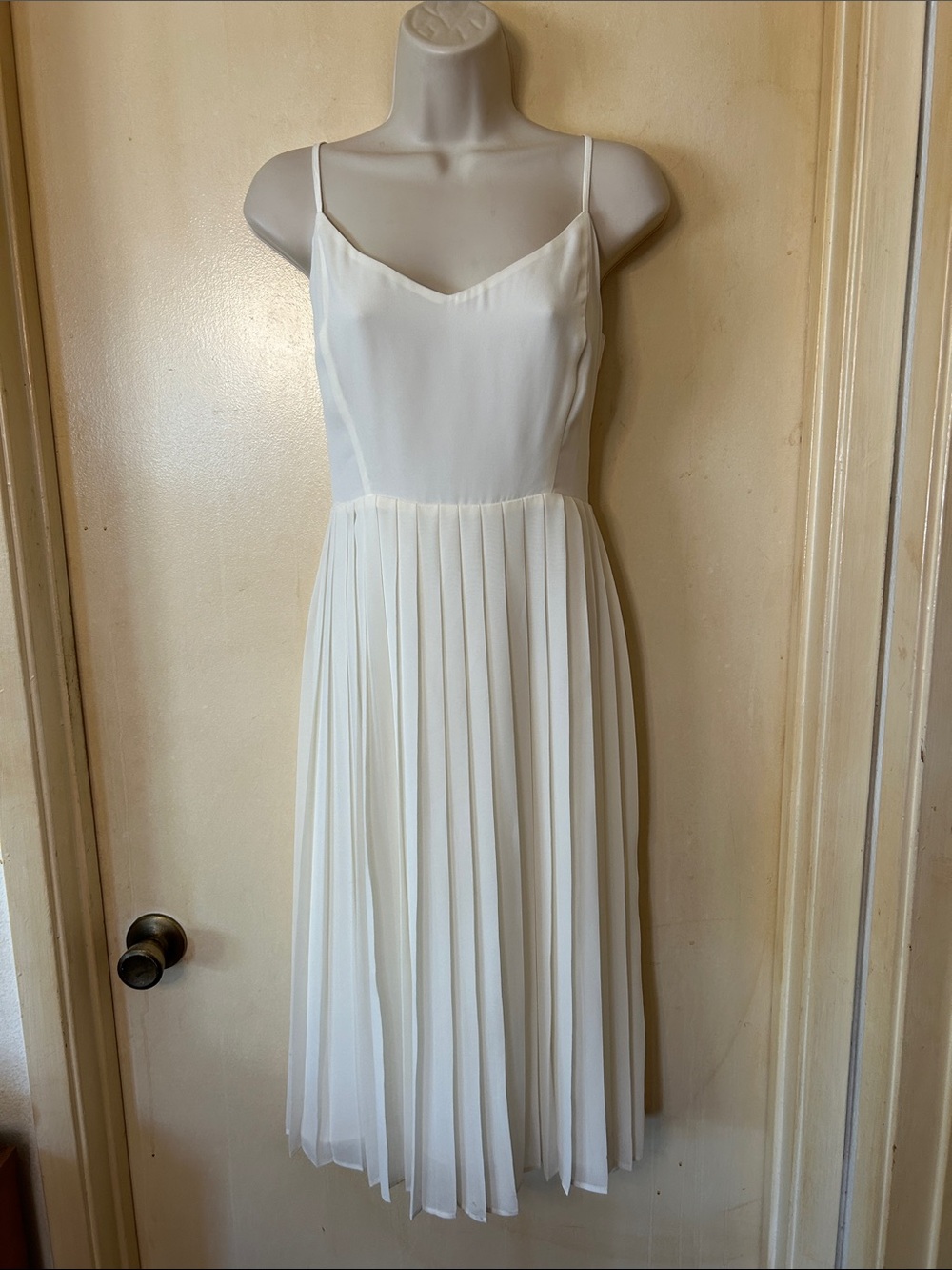 Cupcakes and Cashmere Deena Pleated White Dress size S